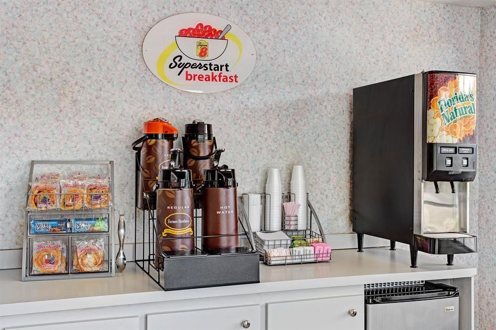 Americana Inn & Suites Lake Magdalene Extérieur photo