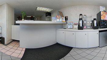 Americana Inn & Suites Lake Magdalene Extérieur photo